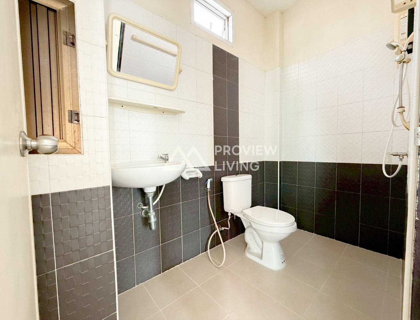 [ขายด่วน] หอพักนักศึกษา ซอยปากหมา ราชภัฎสุราษฎร์ธานี ผู้เช่าเต็มทั้งปี ขนาด 195.30 ตร.ว. มีทั้งหมด 19 ห้องพัก พร้อมห้องน้ำในตัวทุกห้อง