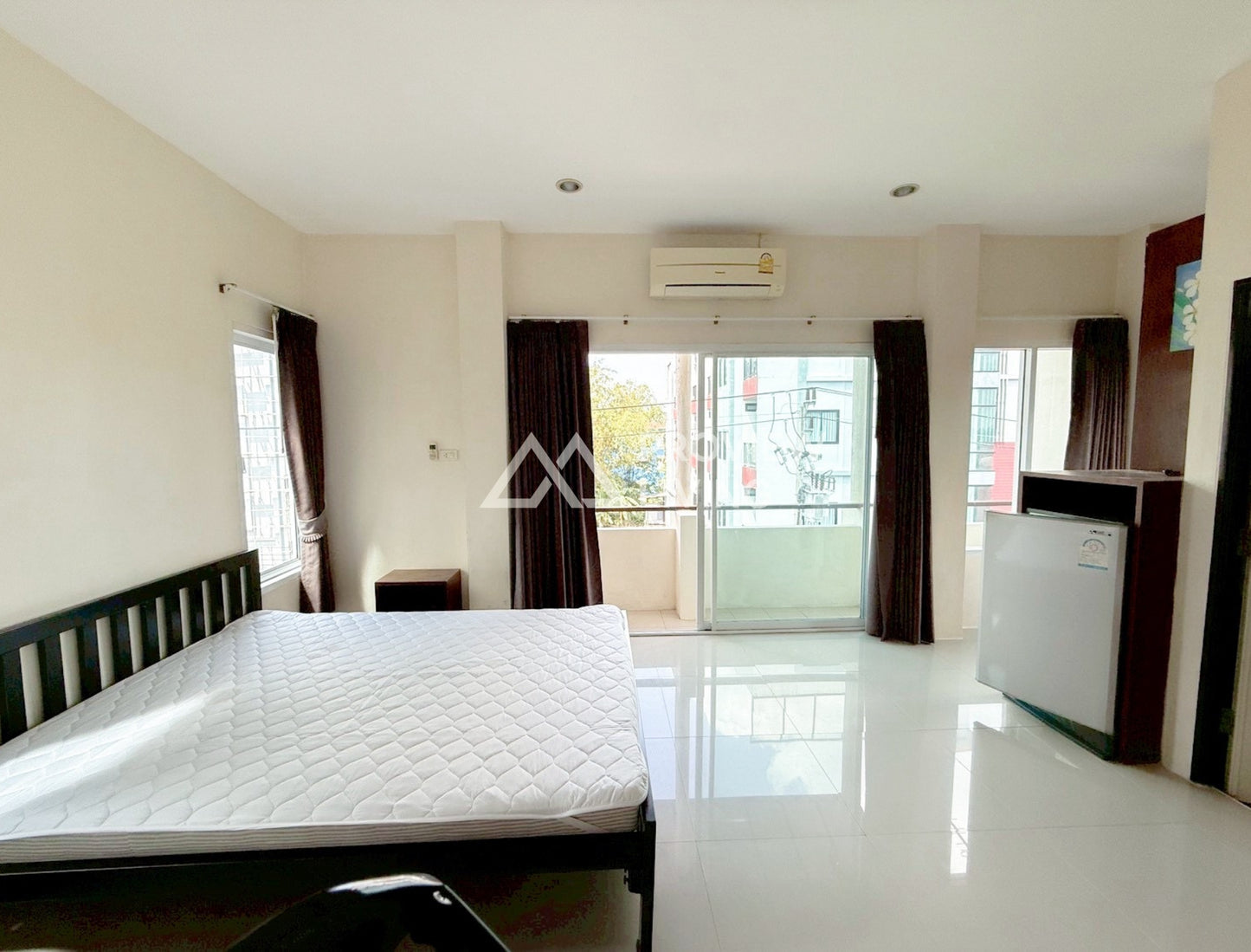 [ขายด่วน] หอพักนักศึกษา ซอยปากหมา ราชภัฎสุราษฎร์ธานี ผู้เช่าเต็มทั้งปี ขนาด 195.30 ตร.ว. มีทั้งหมด 19 ห้องพัก พร้อมห้องน้ำในตัวทุกห้อง