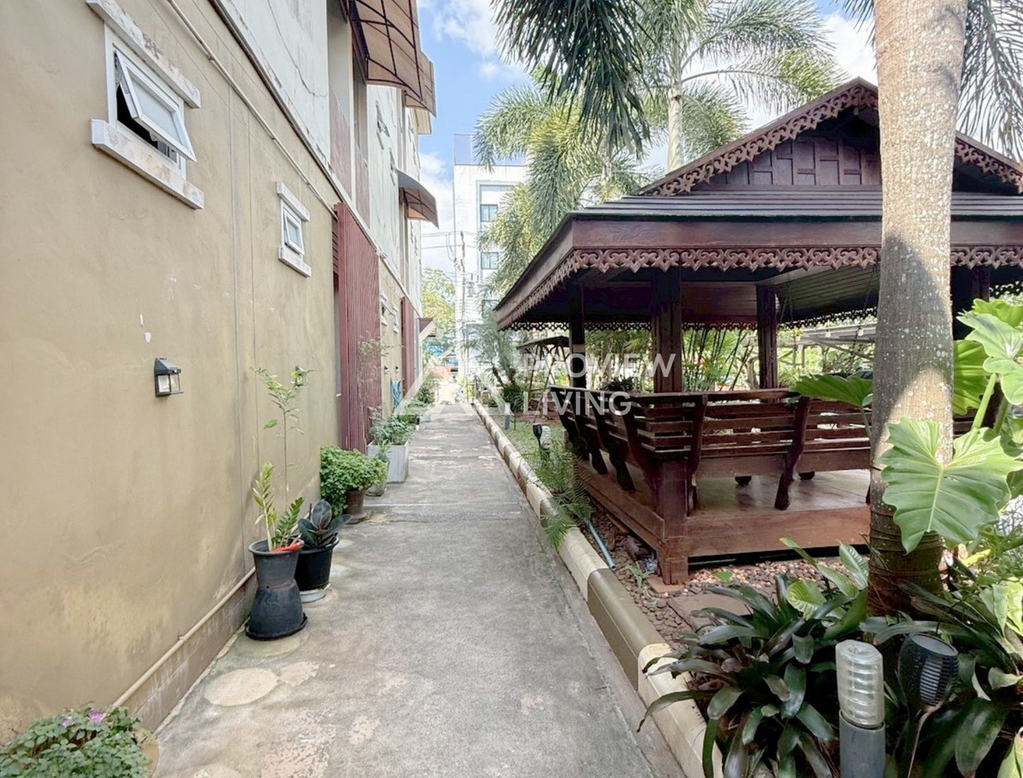 [ขายด่วน] หอพักนักศึกษา ซอยปากหมา ราชภัฎสุราษฎร์ธานี ผู้เช่าเต็มทั้งปี ขนาด 195.30 ตร.ว. มีทั้งหมด 19 ห้องพัก พร้อมห้องน้ำในตัวทุกห้อง