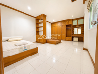 Urgent sale: 2 commercial buildings in Surat Thani, 63.4 sq. wah, opposite Wat Tha Rai School, near Tha Thong Market.