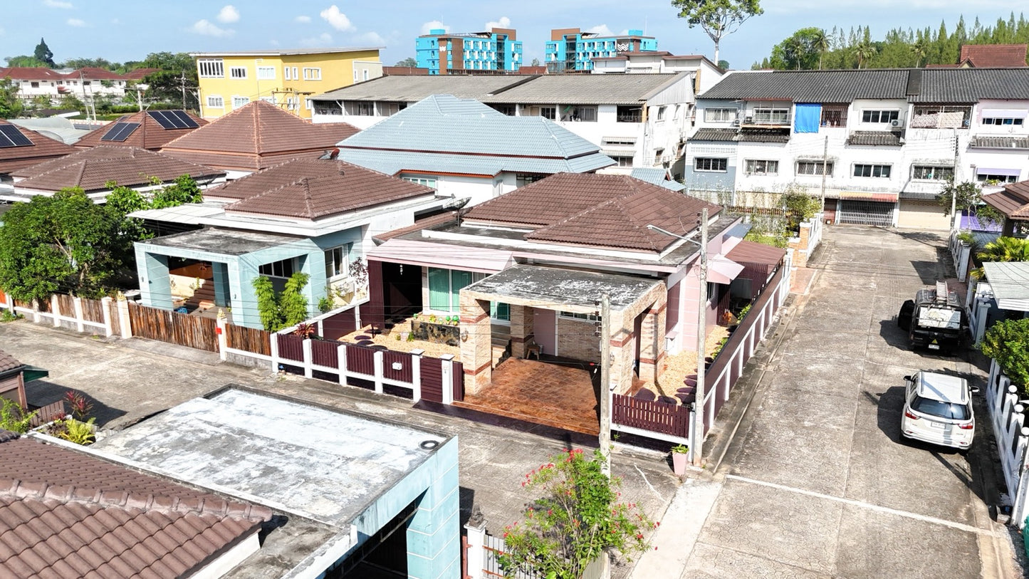 [ขายด่วน] บ้านเดี่ยว ชั้นเดียว หลังใหญ่ 3 ห้องนอน 2 ห้องน้ำ โซนโฉลกรัฐ ใกล้โรงแรม เอส.22 ราคา 5.XX ลบ.