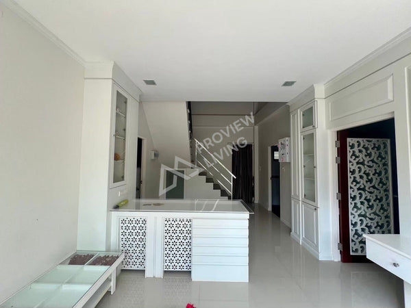 Urgent sale: Two-story detached house, Siraphat Private Thung Gong. 3 bedrooms, 2 bathrooms. Near Bangkok Hospital, Central Plaza, and Surat Thani Hospital.